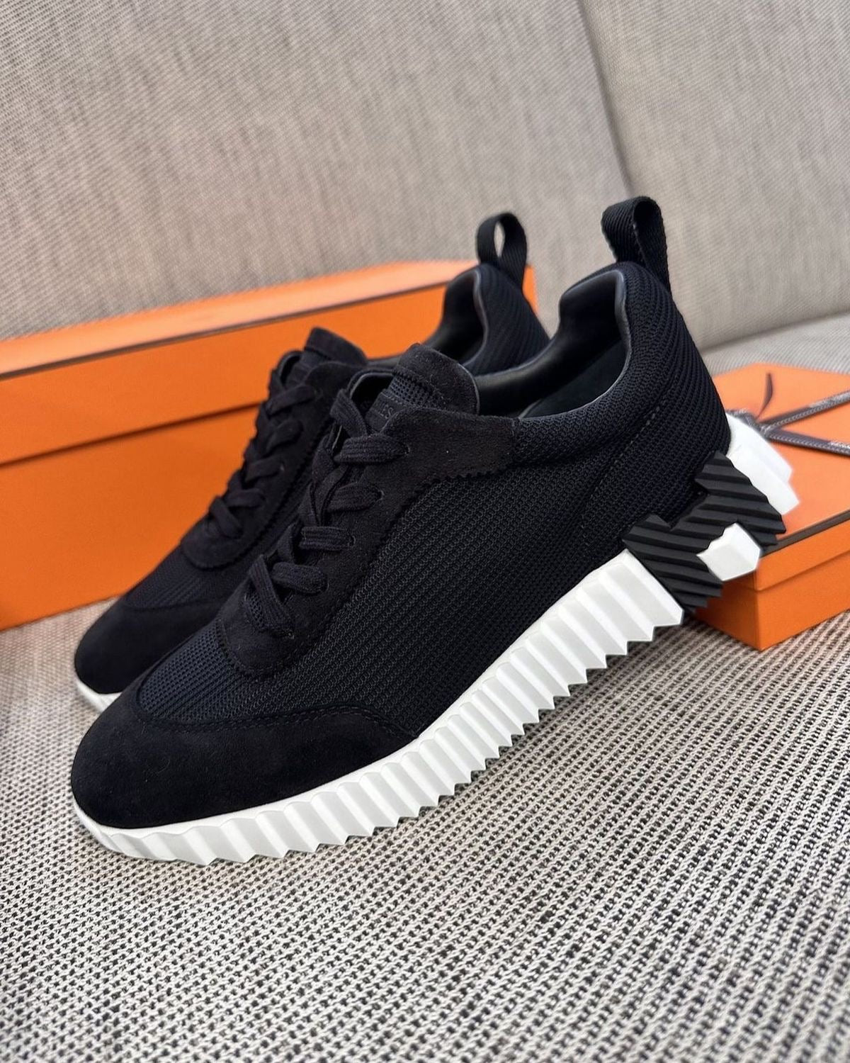 Hermes trainer black