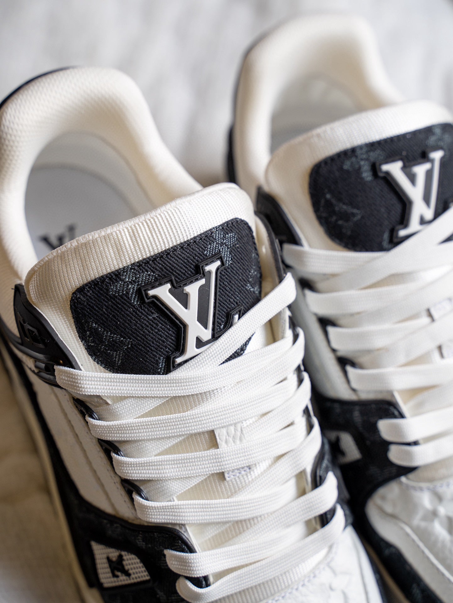 Louis Vuitton Trainer Black