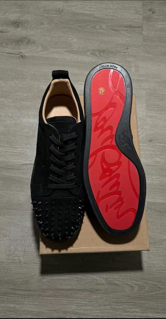 Christian Louboutin Gamuza Spikes