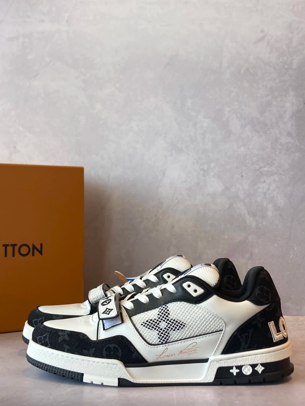 Louis Vuitton Trainer Black 2.0