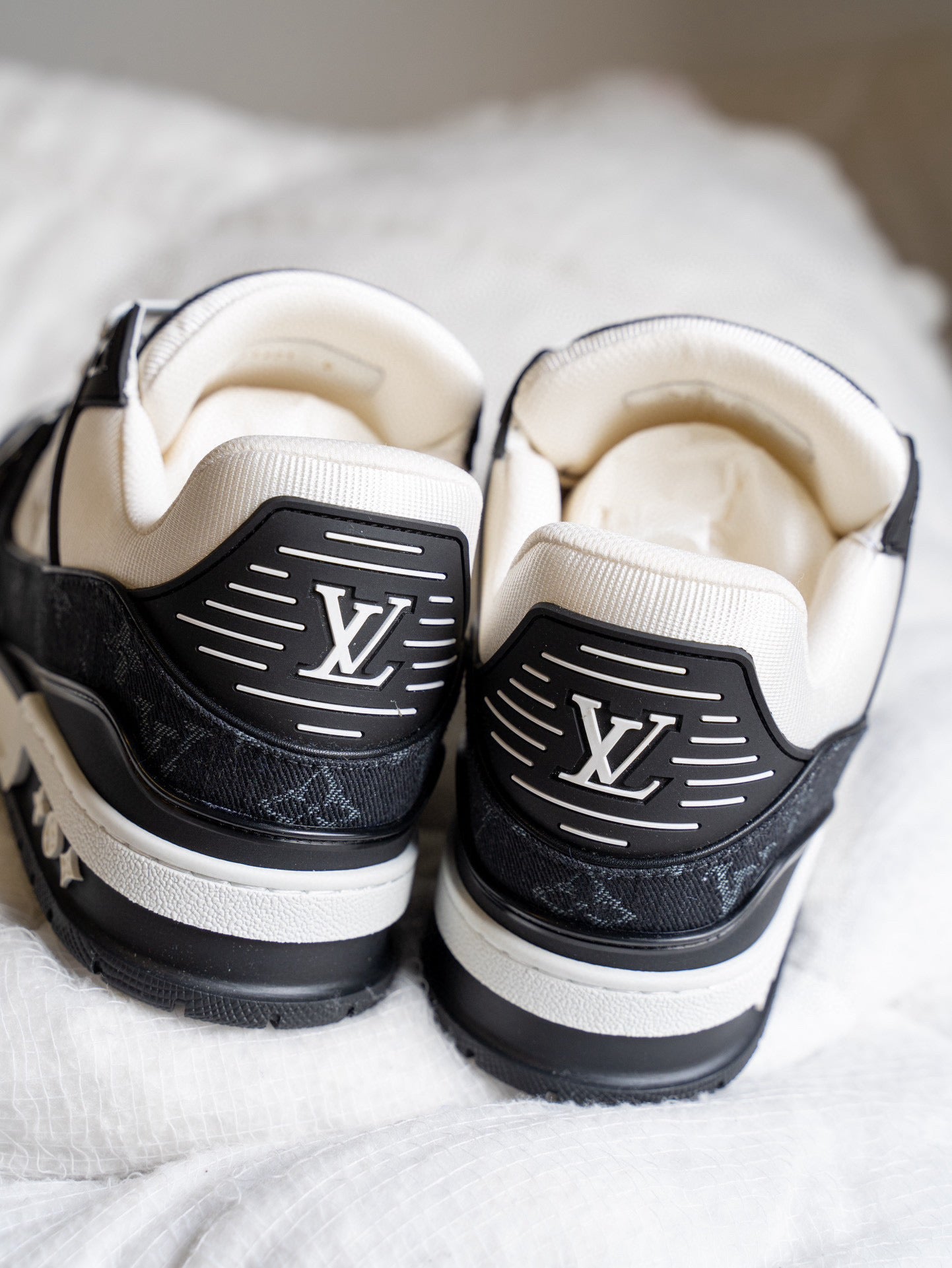Louis Vuitton Trainer Black