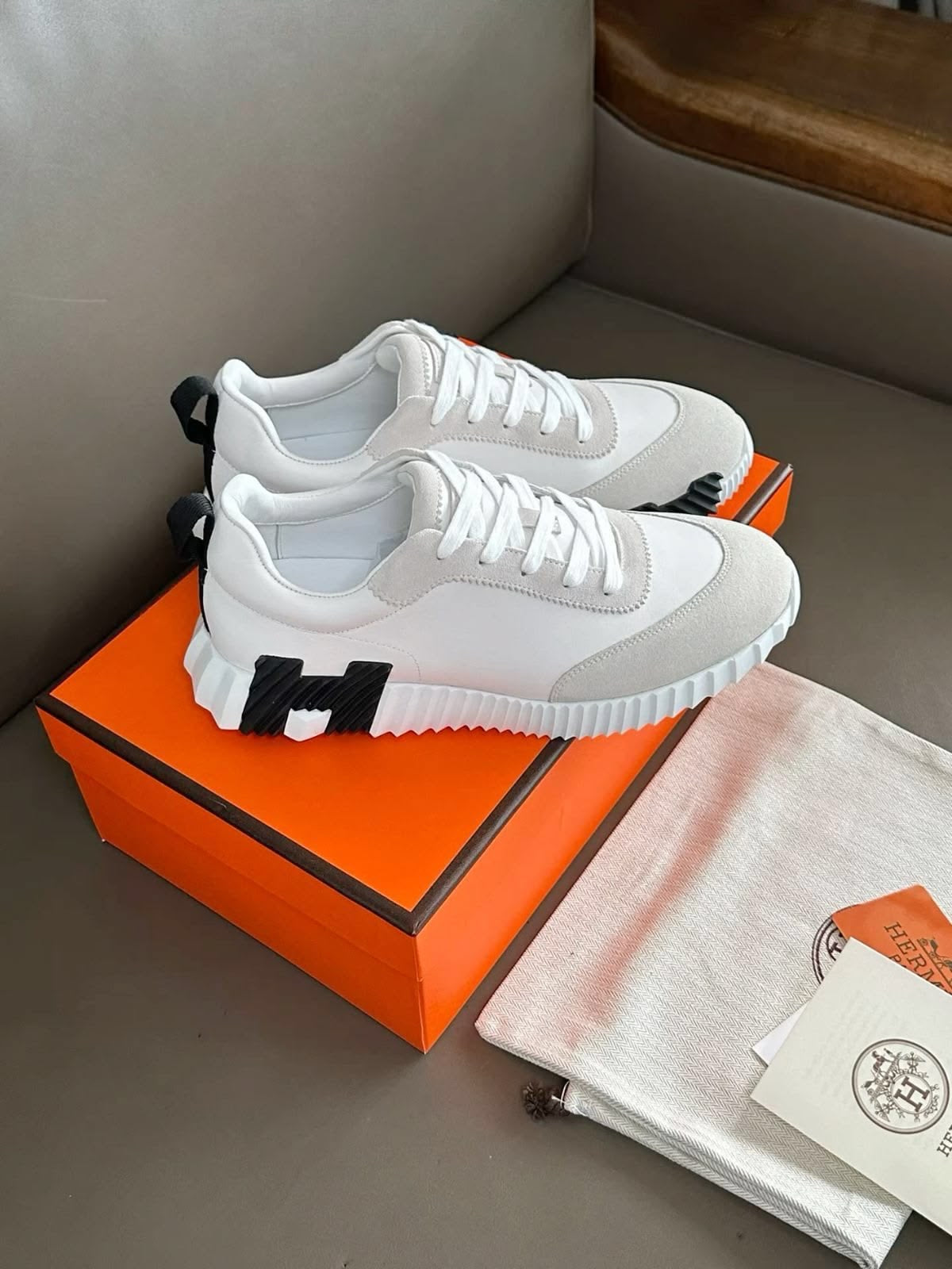 Hermes trainer white