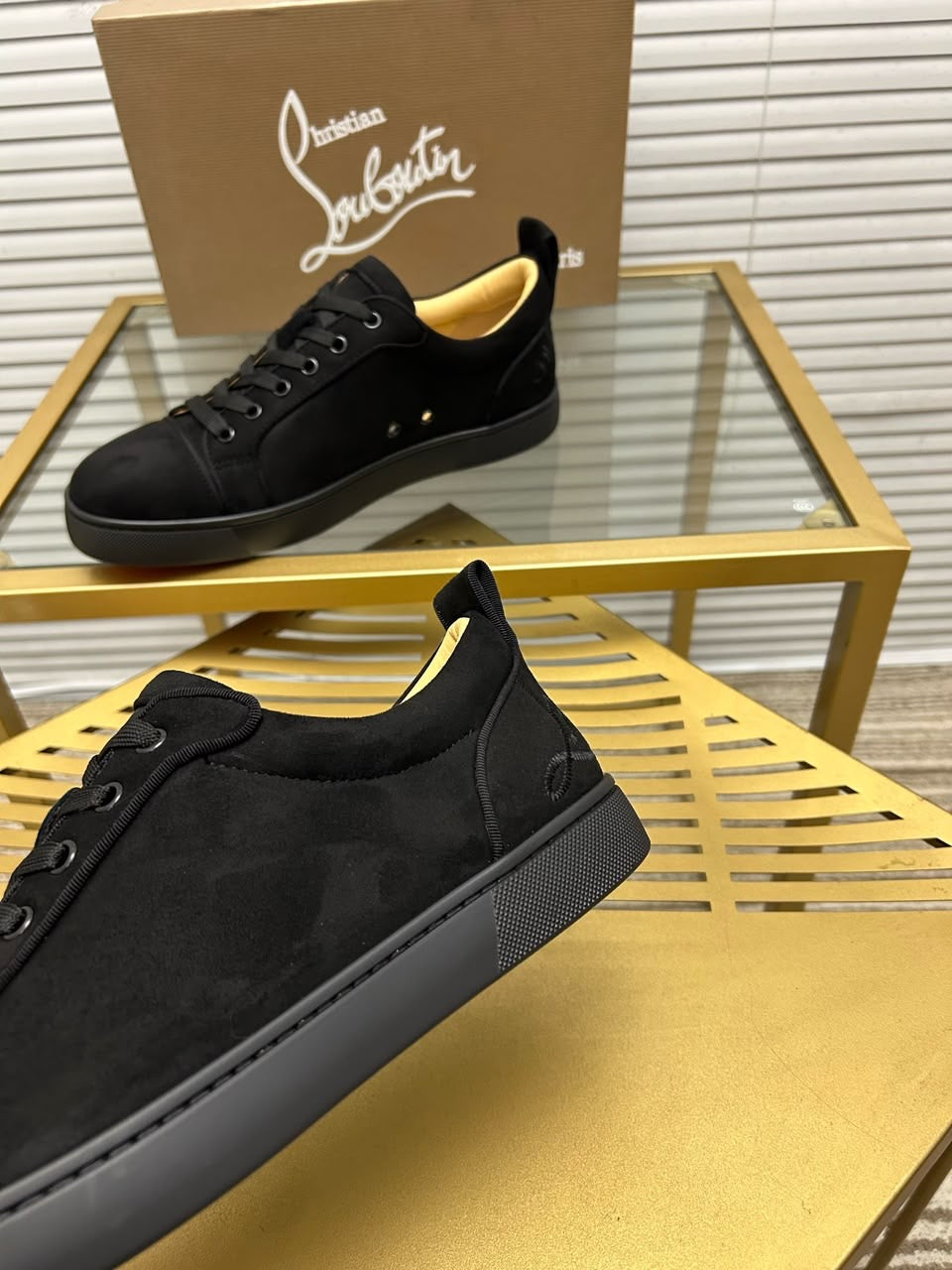 Christian Louboutin sin spikes