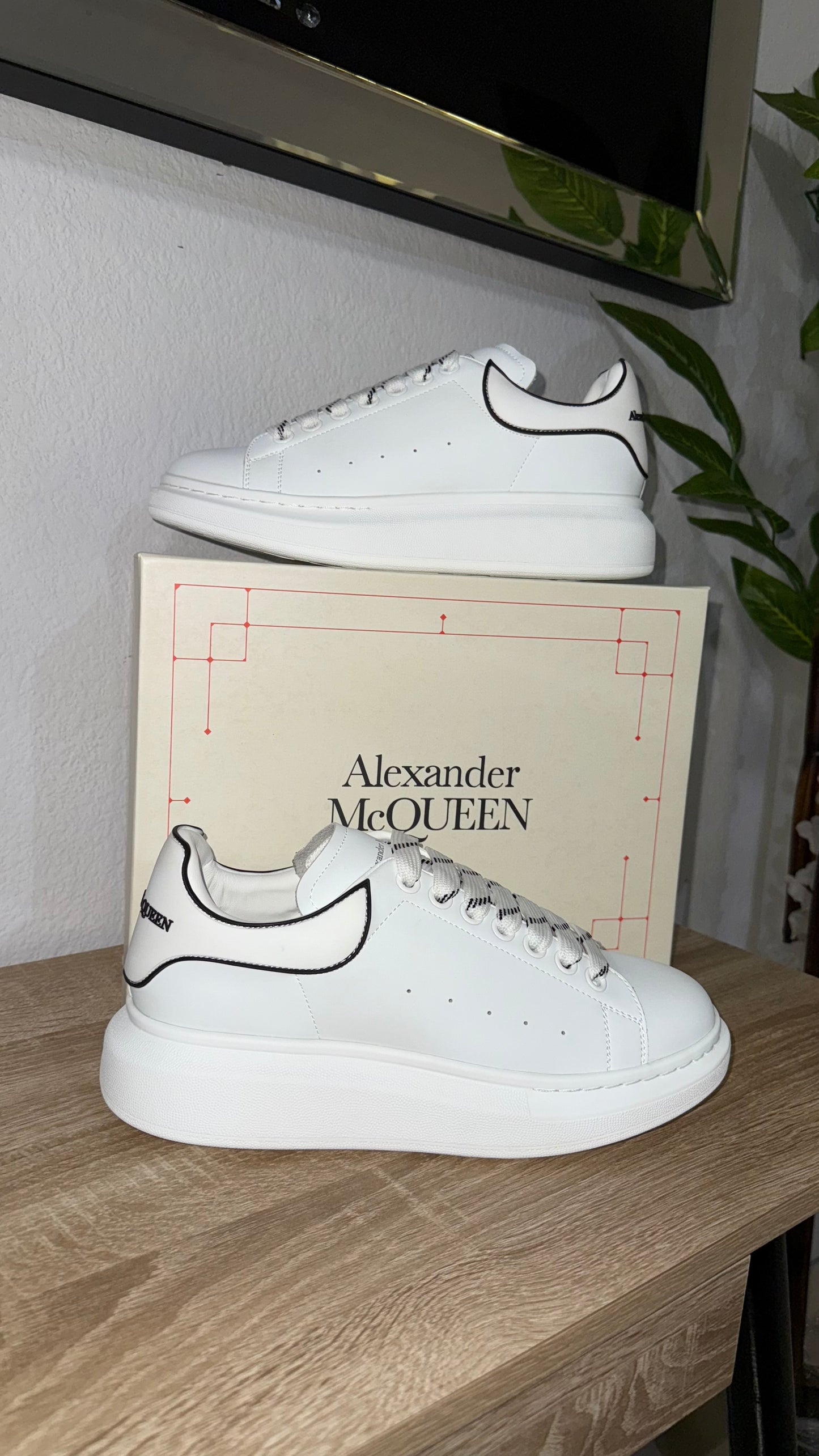 Alexander McQueen white/black