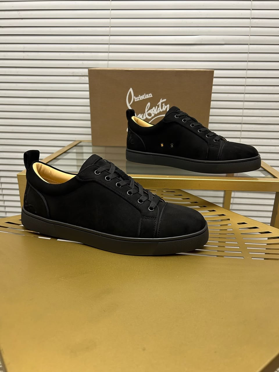 Christian Louboutin sin spikes