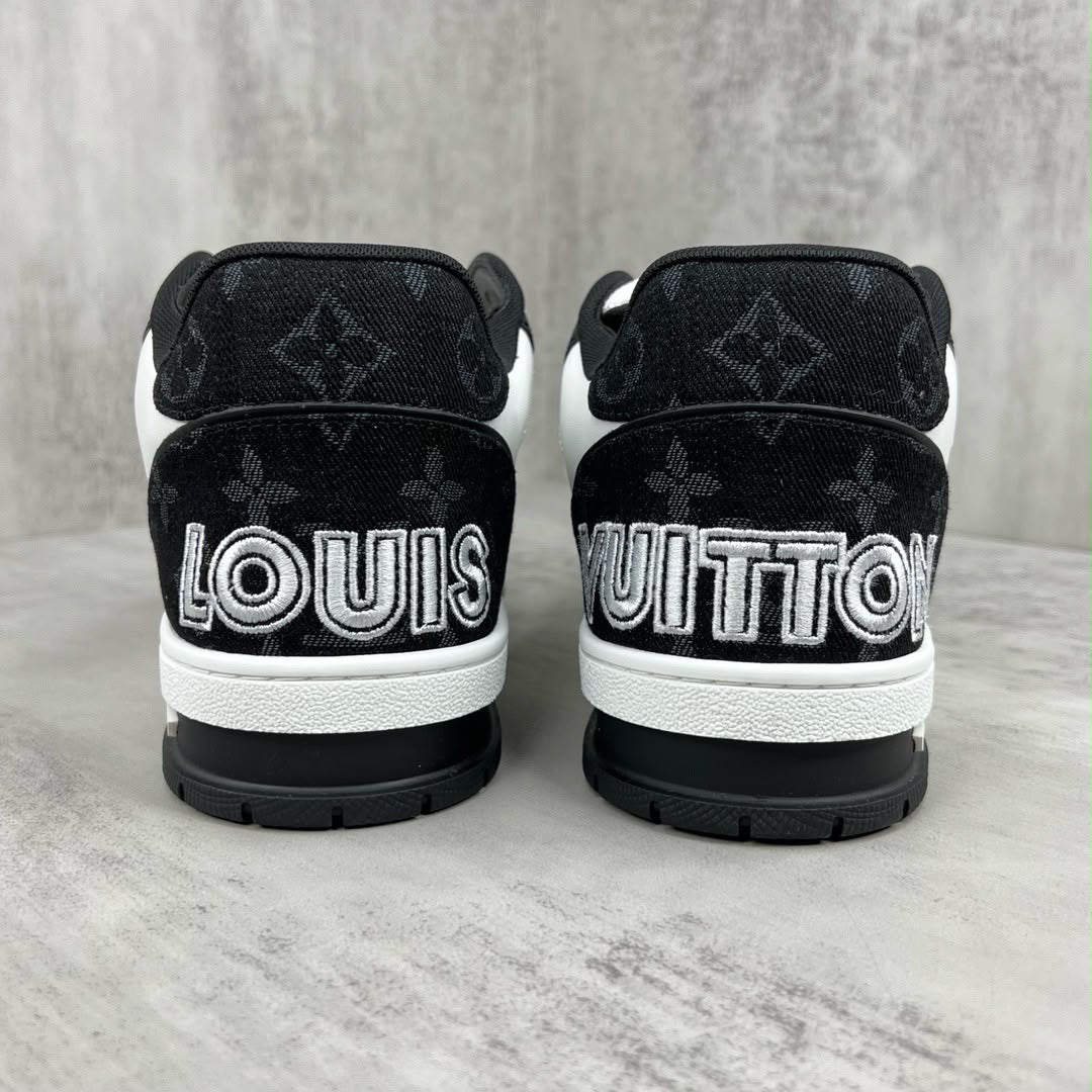 Louis Vuitton Trainer Black 2.0