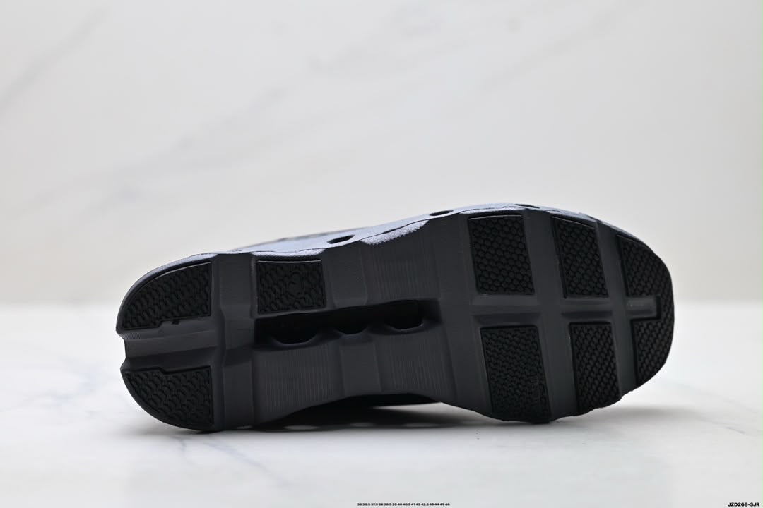 On cloud Monster Total black