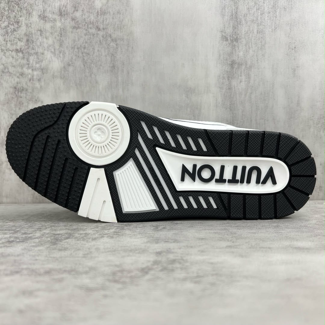 Louis Vuitton Trainer Black 2.0