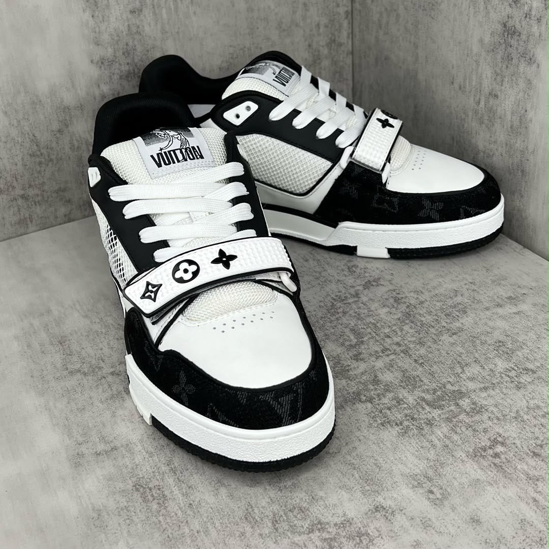 Louis Vuitton Trainer Black 2.0