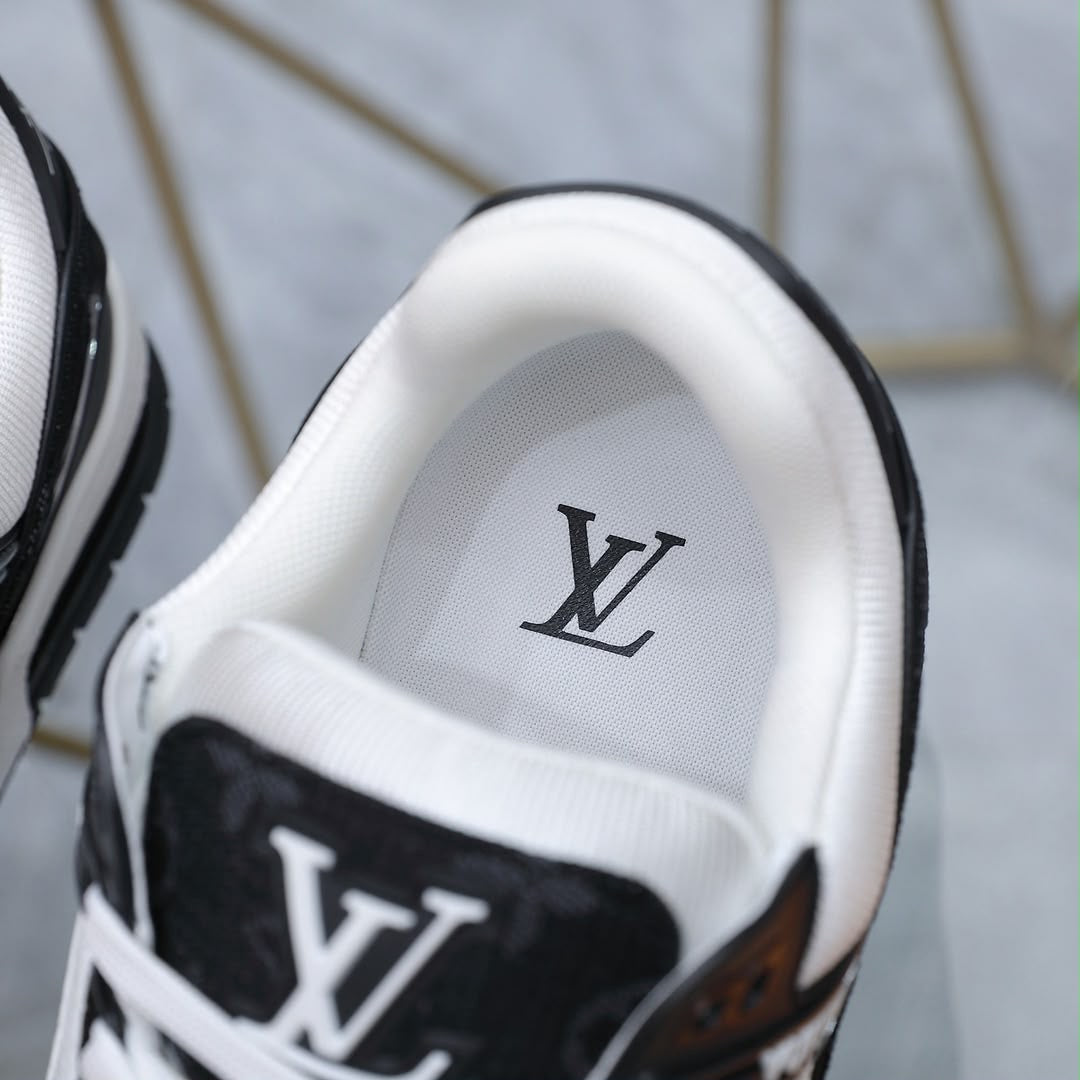 Louis Vuitton Trainer Black