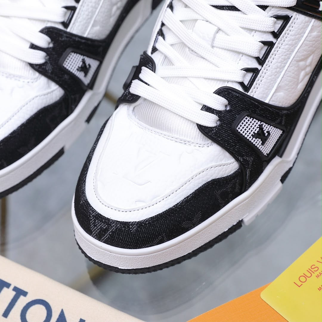 Louis Vuitton Trainer Black