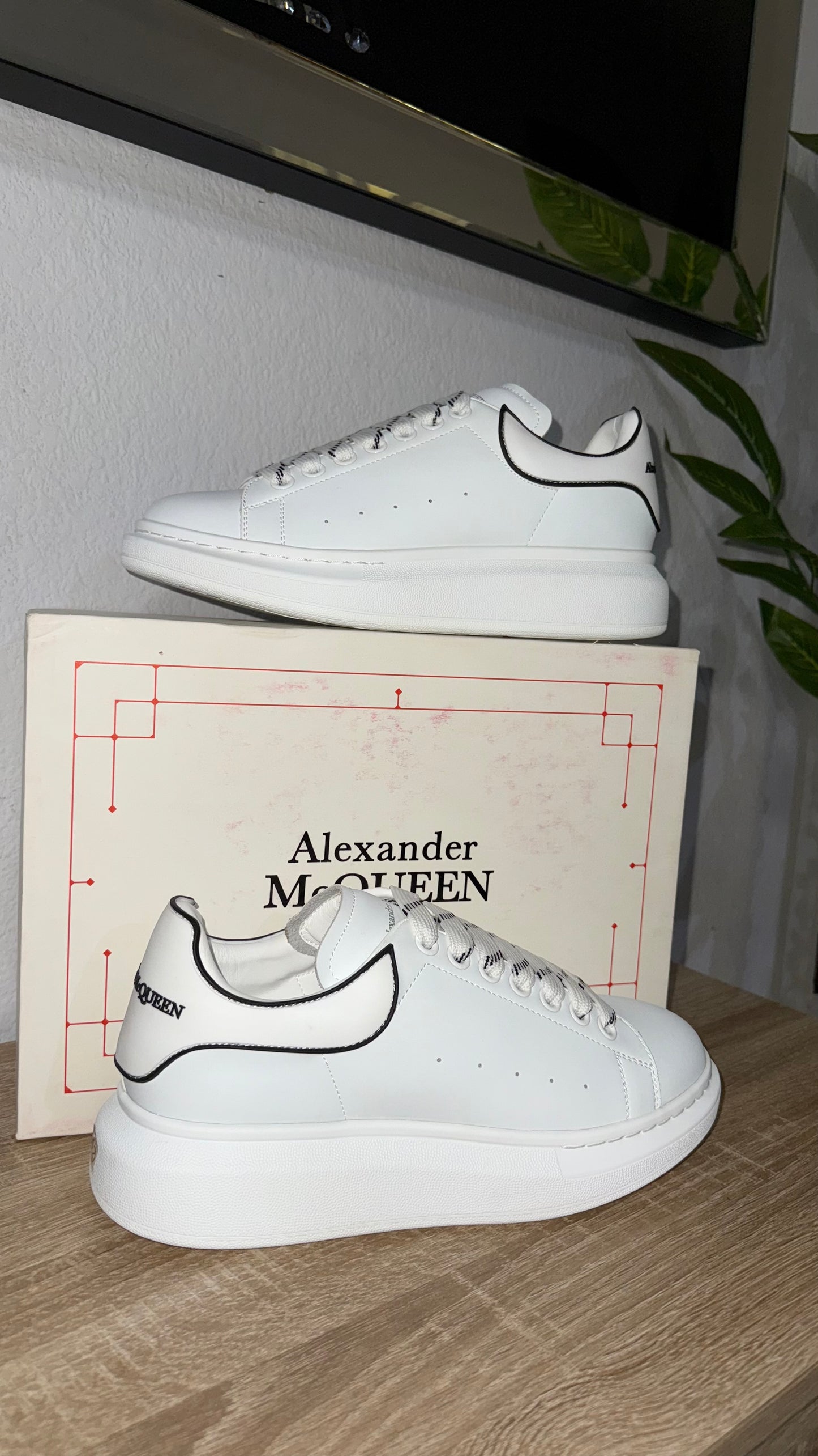 Alexander McQueen white/black