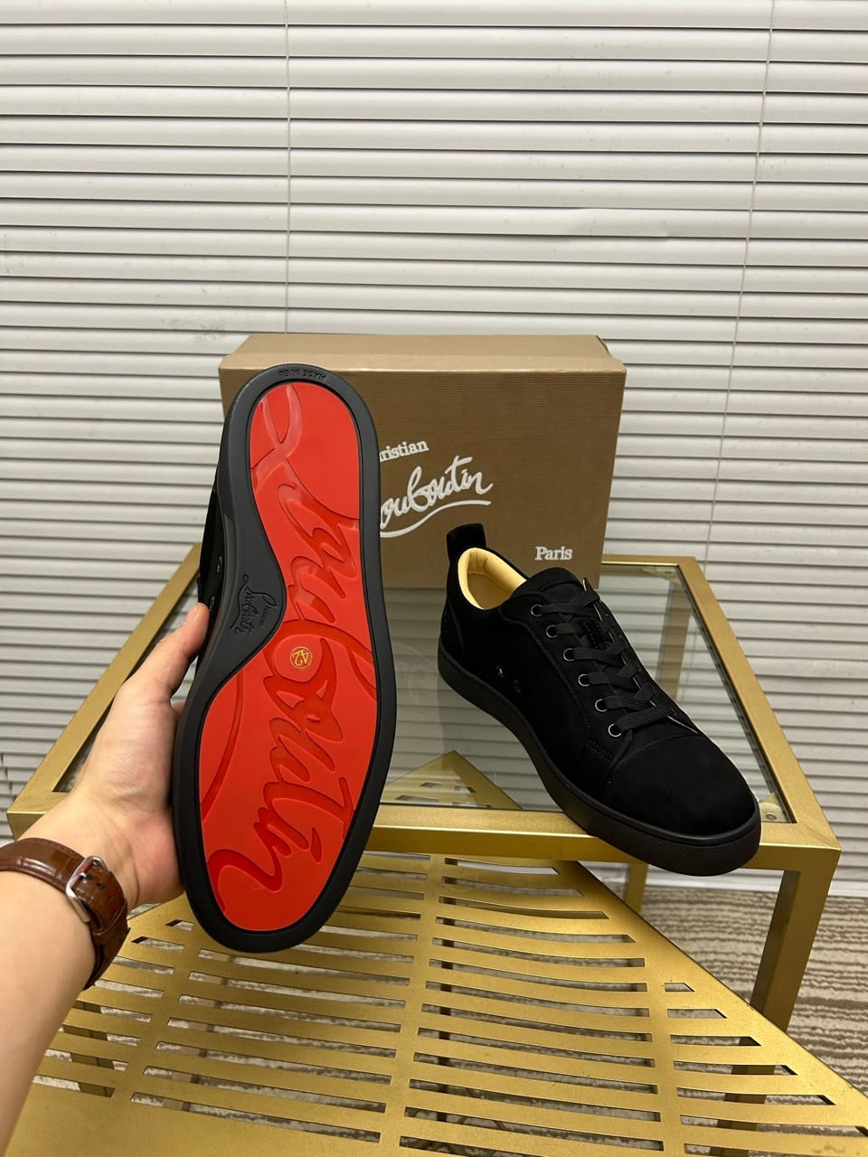 Christian Louboutin sin spikes
