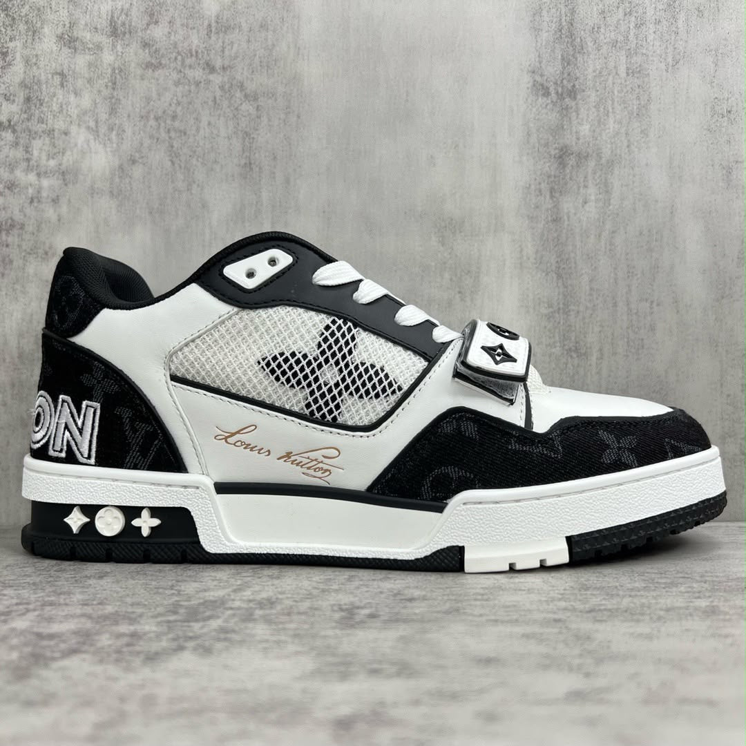 Louis Vuitton Trainer Black 2.0