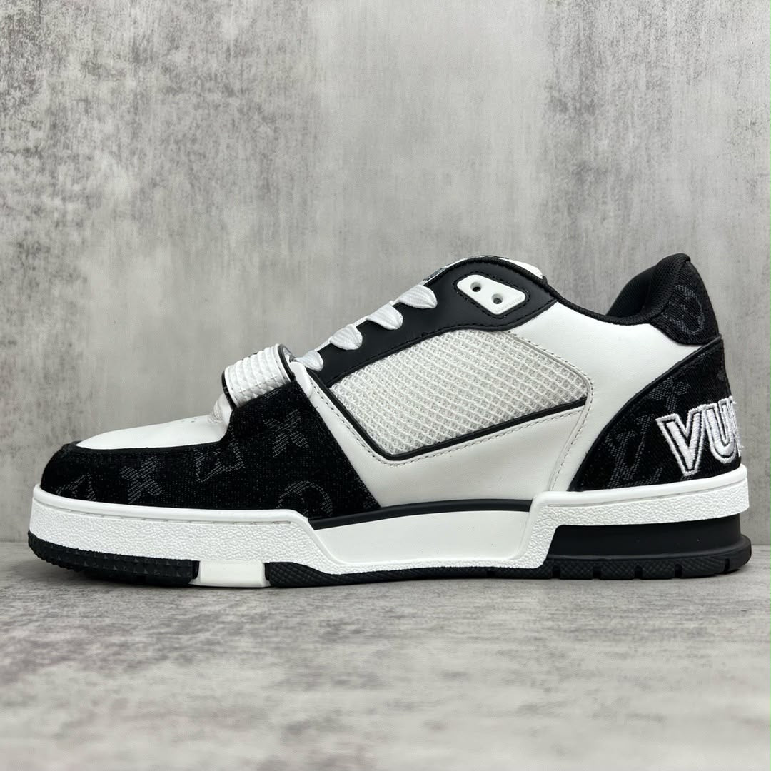 Louis Vuitton Trainer Black 2.0