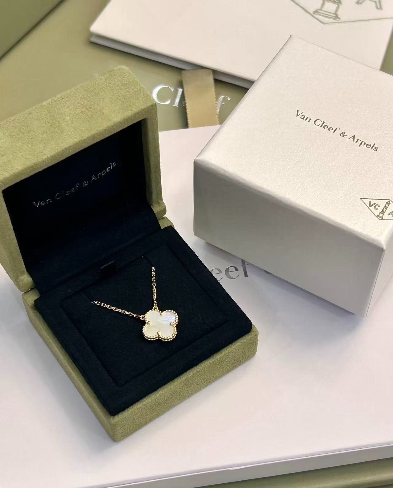 Van Cleef collar black fullset