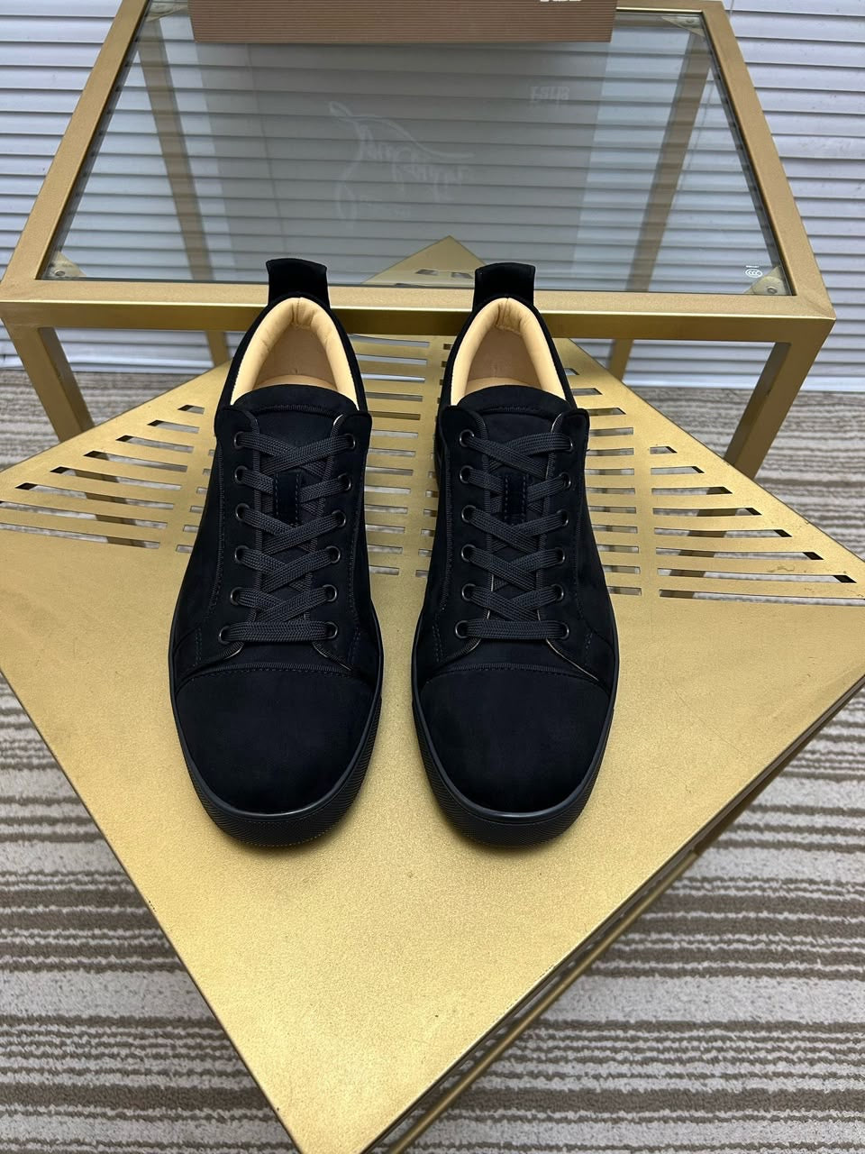 Christian Louboutin sin spikes