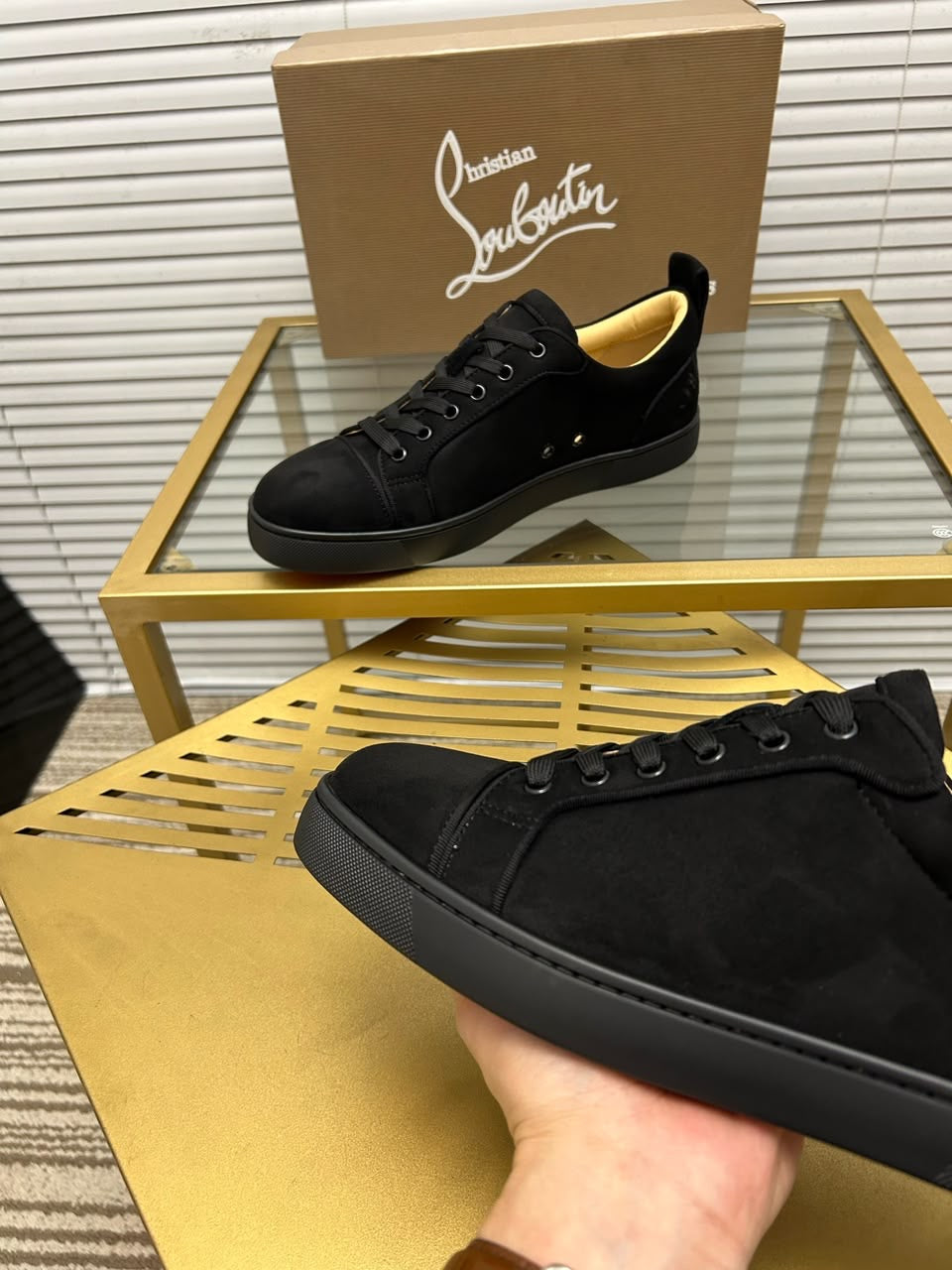 Christian Louboutin sin spikes